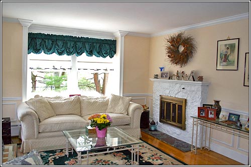 View 14 - 324 North Main Street