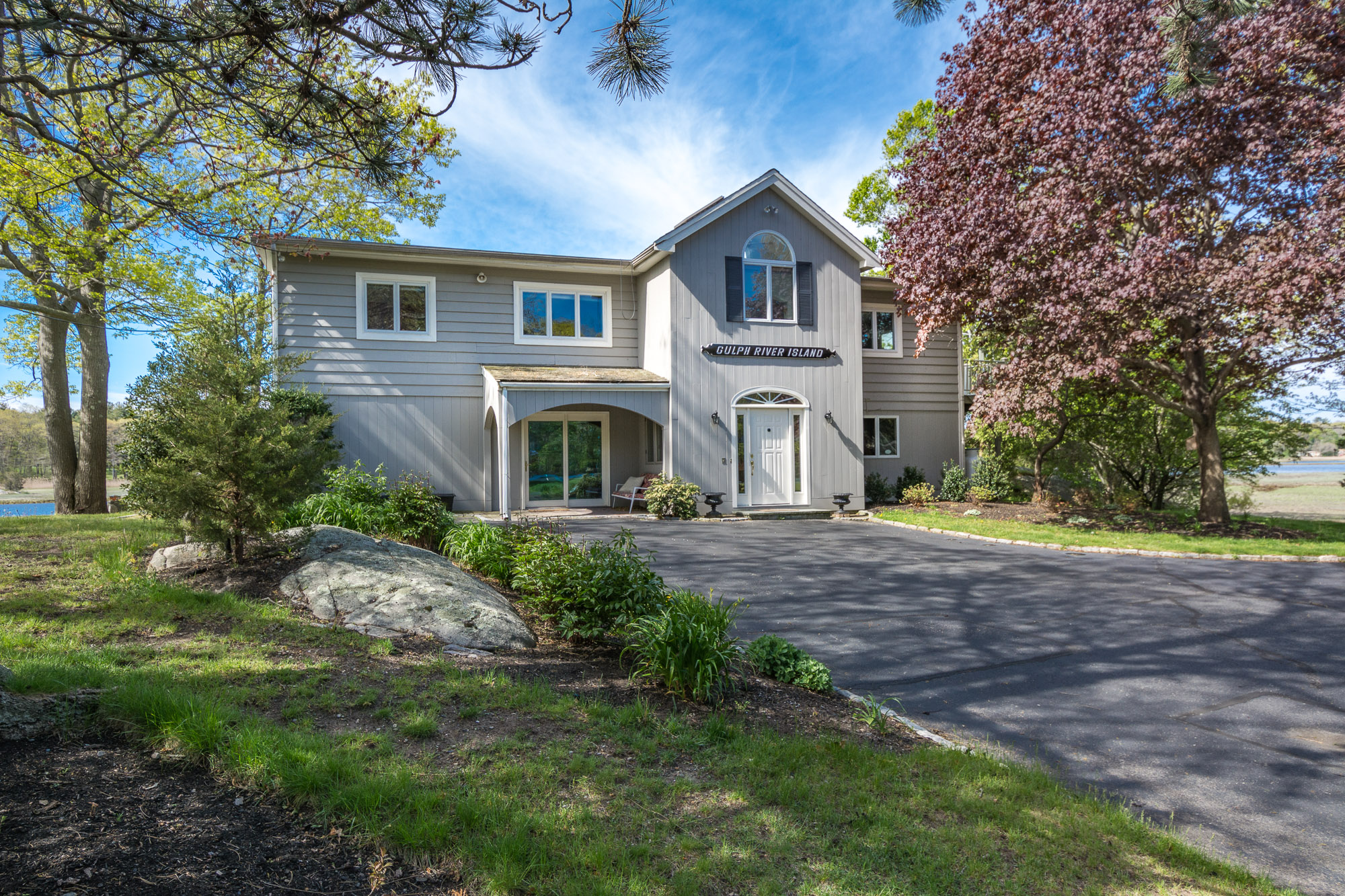 Dean & Hamilton REALTORS®, a full service residential real estate